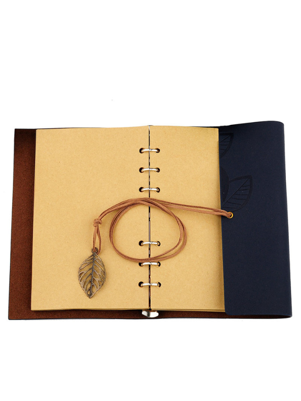 Notitieboek voor jouw spells, journaling of rituele notities — eenvoudig en sacred.