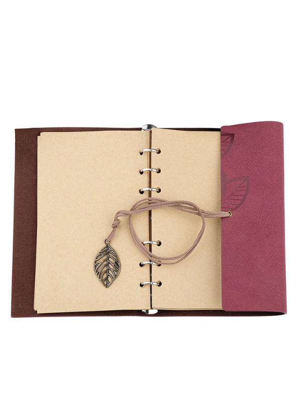 Notitieboek voor jouw spells, journaling of rituele notities — eenvoudig en sacred.