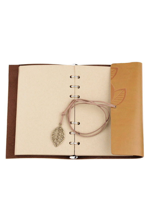 Notitieboek voor jouw spells, journaling of rituele notities — eenvoudig en sacred.