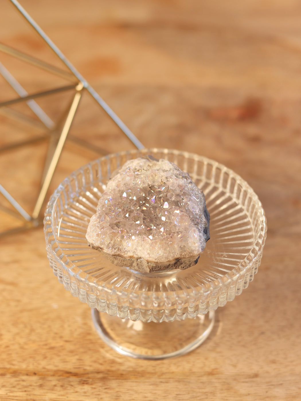 Glanzende Amethist Aura cluster, straalt rust, bescherming & spirituele groei uit.