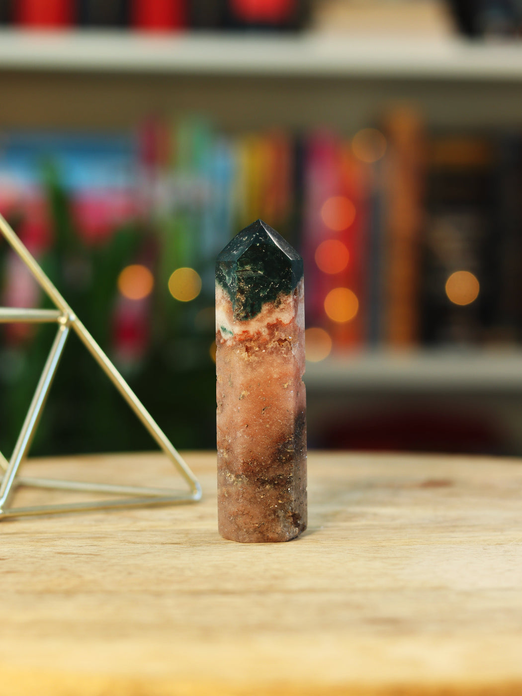 Groene Mosagaat steen met aardende energie — brengt rust, verbinding & natuurlijke flow.