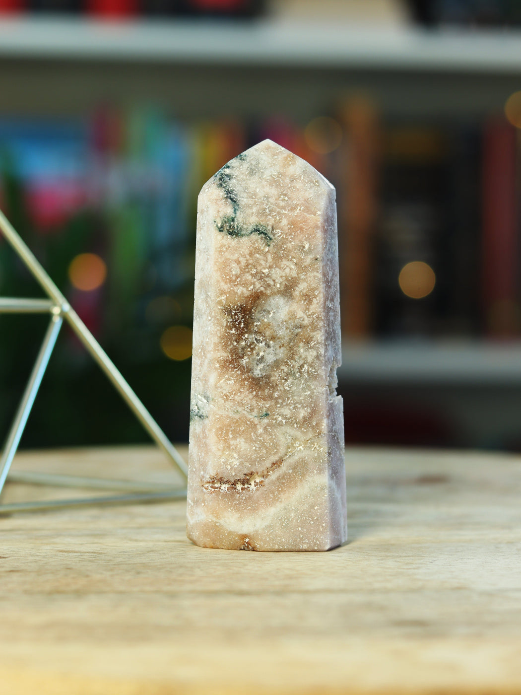 Groene Mosagaat steen met aardende energie — brengt rust, verbinding & natuurlijke flow.