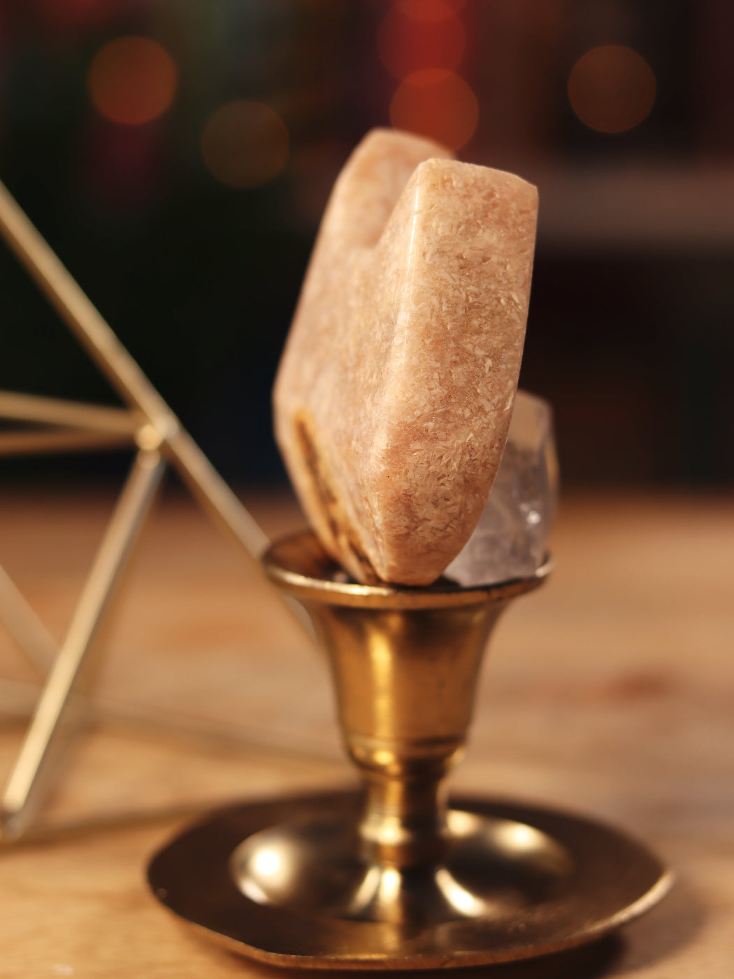 Zachte Pink Amethist gesneden in katvorm — intuïtief, speels & beschermend in je sacred space.