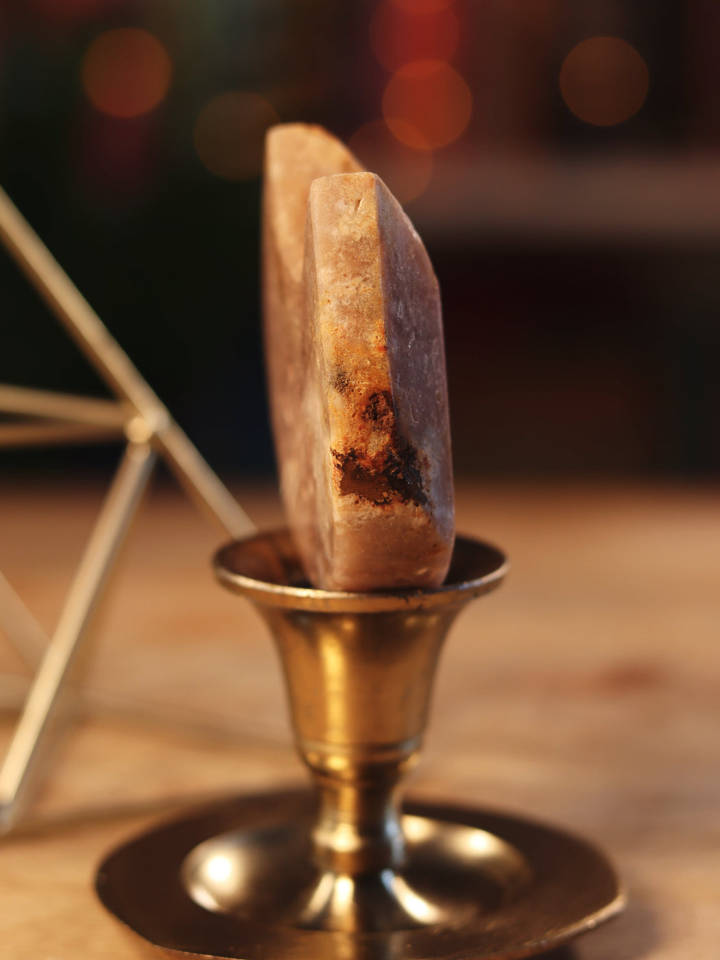 Zachte Pink Amethist gesneden in katvorm — intuïtief, speels & beschermend in je sacred space.