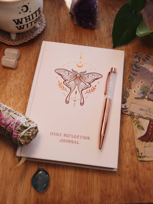 Luna Moth journal — een sacred space voor reflectie, transformatie & self-discovery.