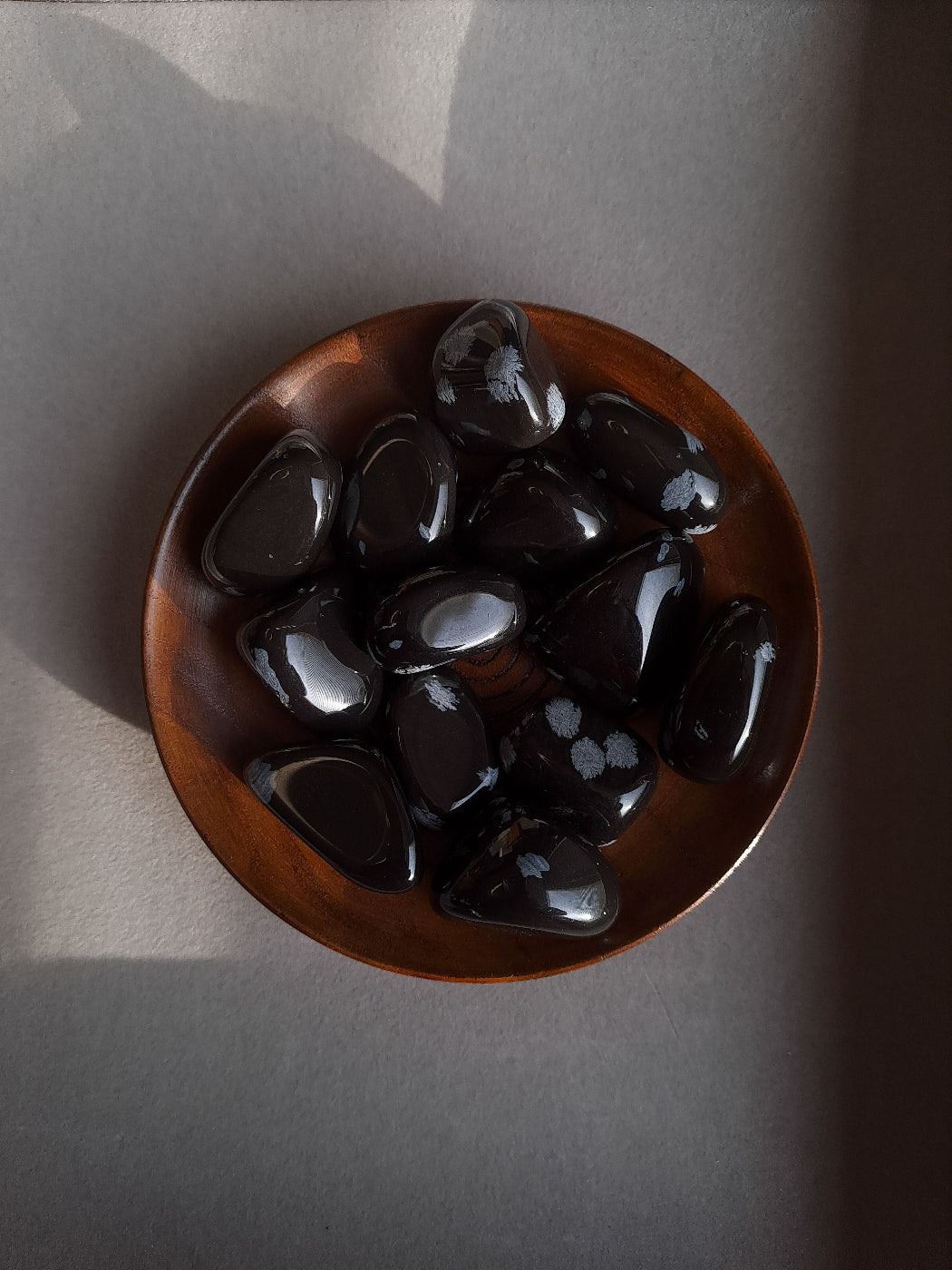 Sneeuwvlok obsidiaan trommelsteen bescherming, energy clearing