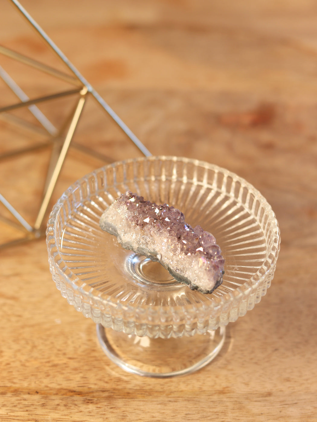 Glanzende Amethist Aura cluster, straalt rust, bescherming & spirituele groei uit.