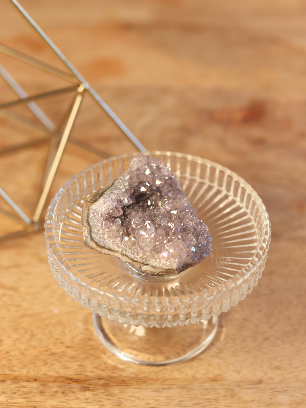 Glanzende Amethist Aura cluster, straalt rust, bescherming & spirituele groei uit.