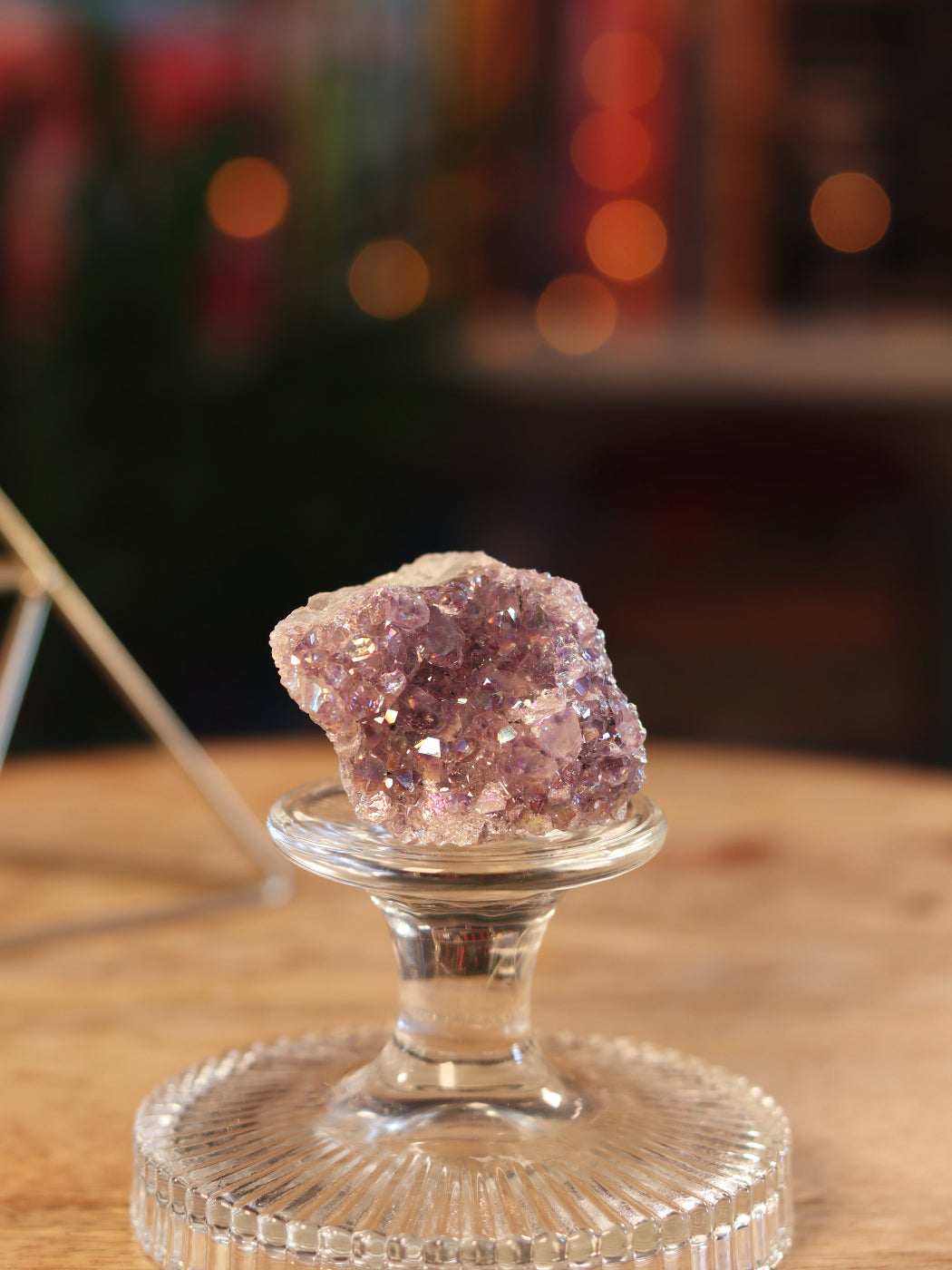 Glanzende Amethist Aura cluster, straalt rust, bescherming & spirituele groei uit.