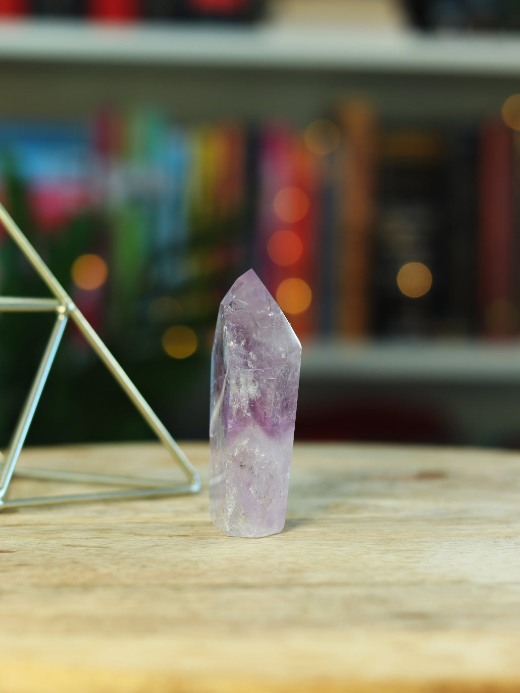 Zeldzame Amethist Phantom met zichtbare lagen — krachtige gids voor innerlijke groei & transformatie.