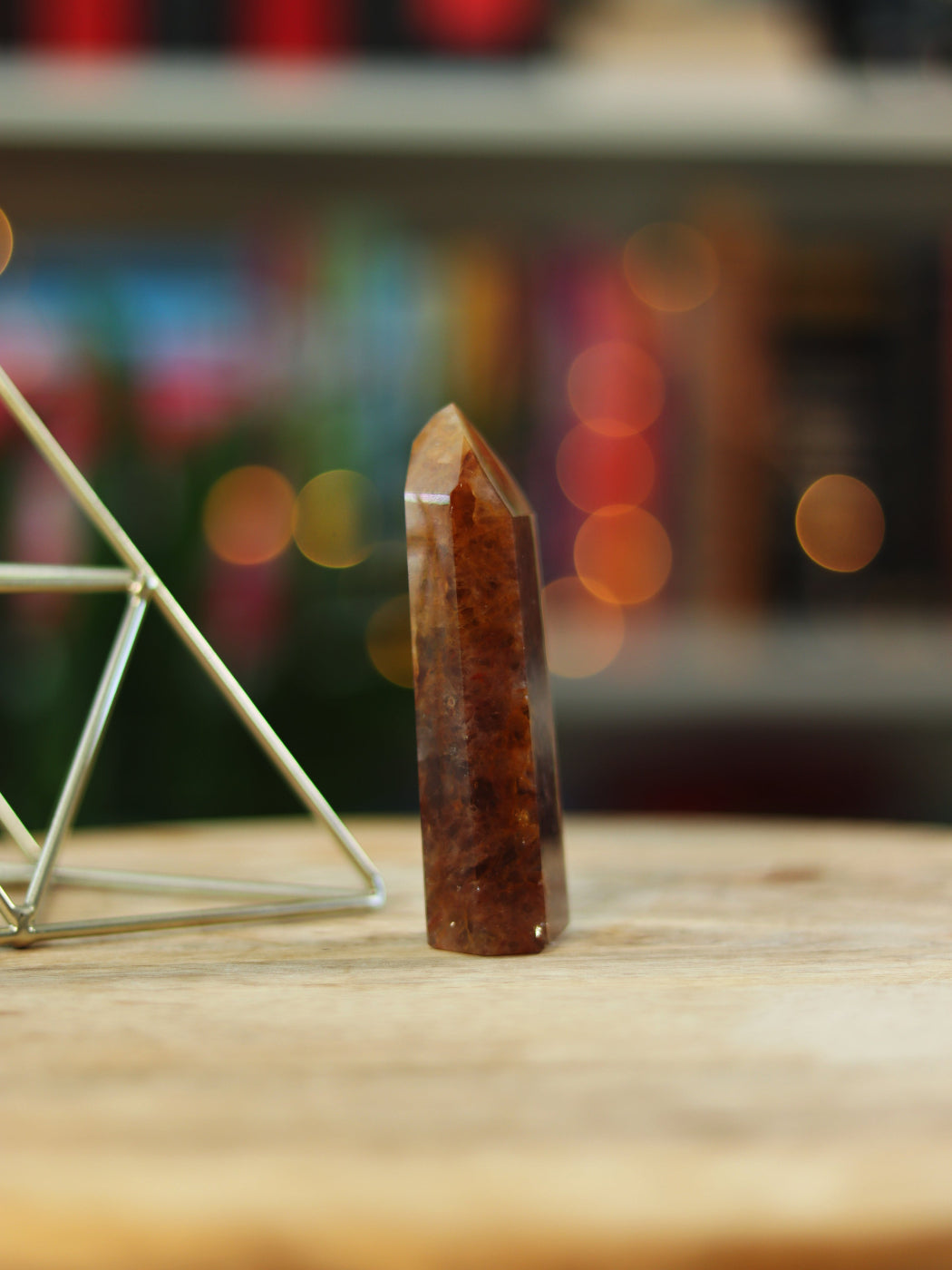 Golden Healer kristal met zachte gouden tint — straalt hoge vibratie & helende energie uit.