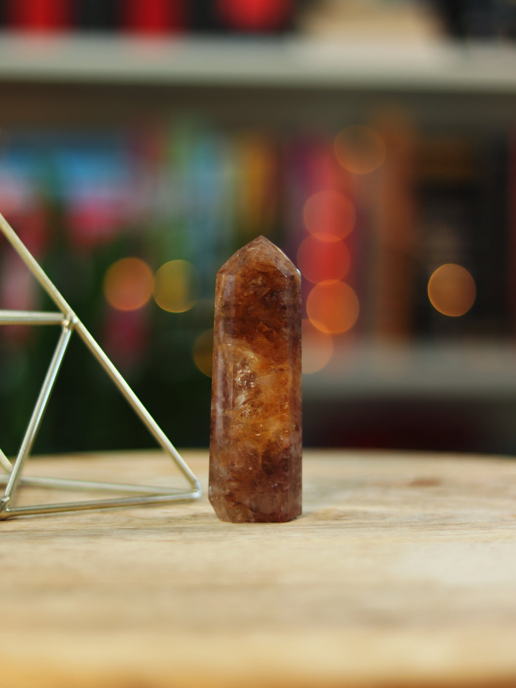 Golden Healer kristal met zachte gouden tint — straalt hoge vibratie & helende energie uit.