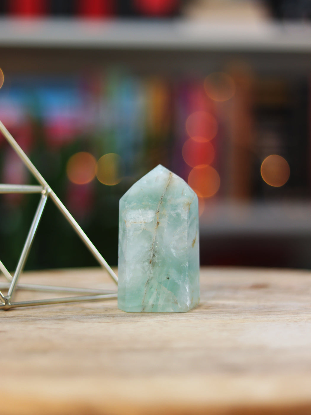 Lavendel Fluoriet met zachte paarse gloed — helpt bij focus, helderheid & innerlijke rust.