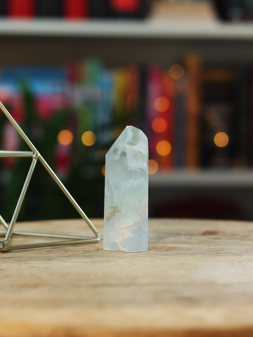 Lavendel Fluoriet met zachte paarse gloed — helpt bij focus, helderheid & innerlijke rust.