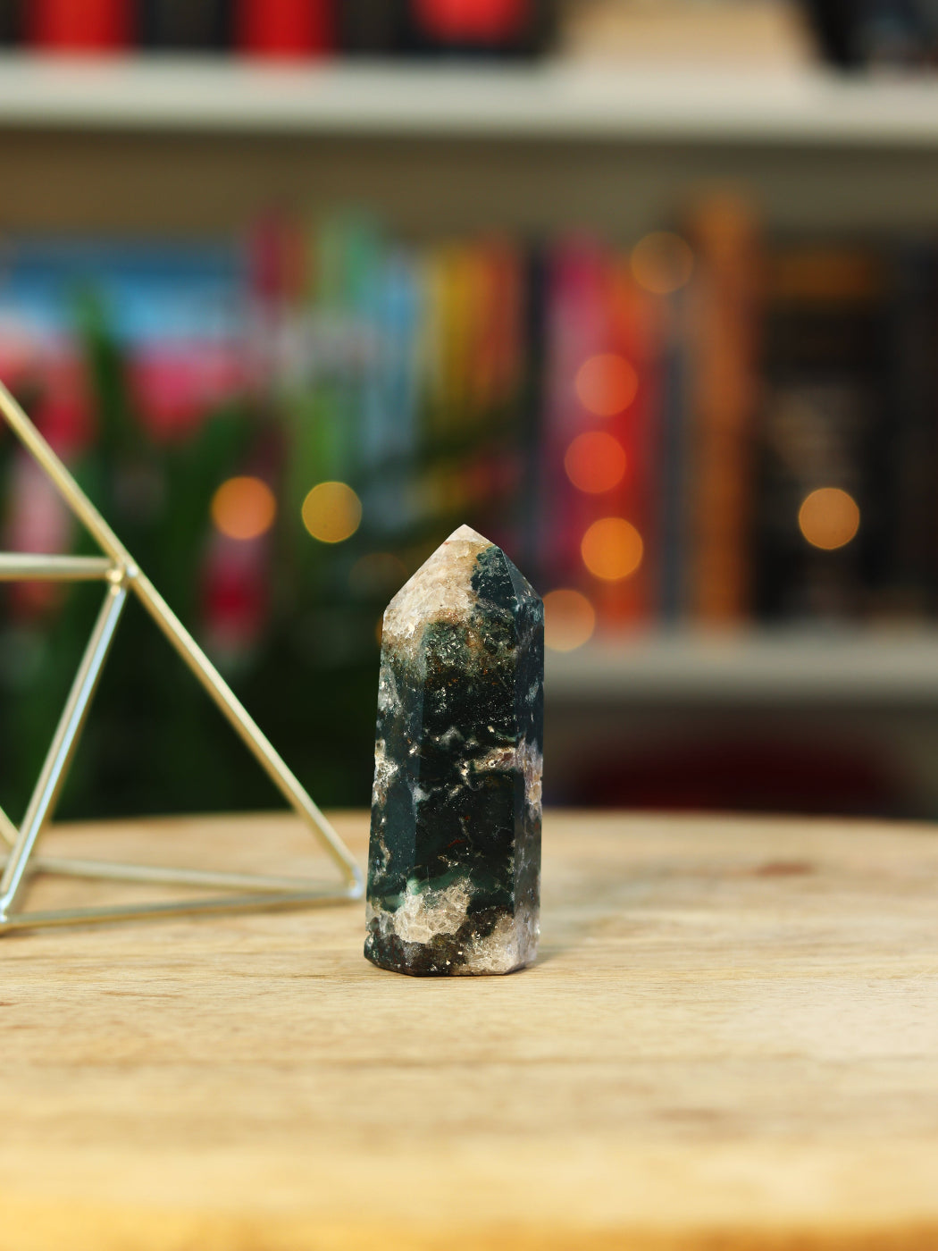 Groene Mosagaat steen met aardende energie — brengt rust, verbinding & natuurlijke flow.