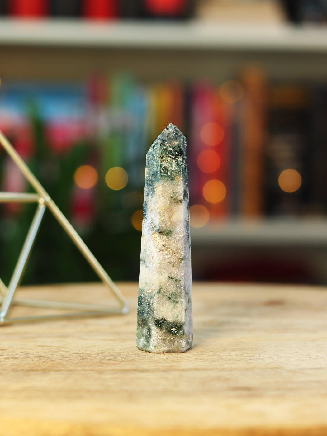 Groene Mosagaat steen met aardende energie — brengt rust, verbinding & natuurlijke flow.