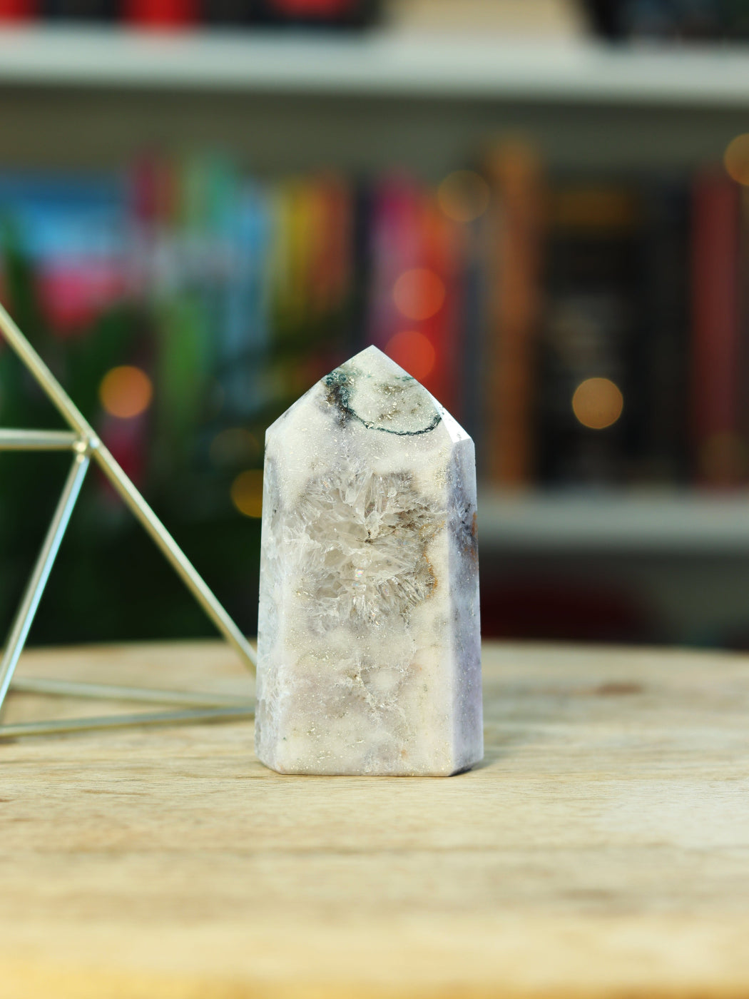 Groene Mosagaat steen met aardende energie — brengt rust, verbinding & natuurlijke flow.