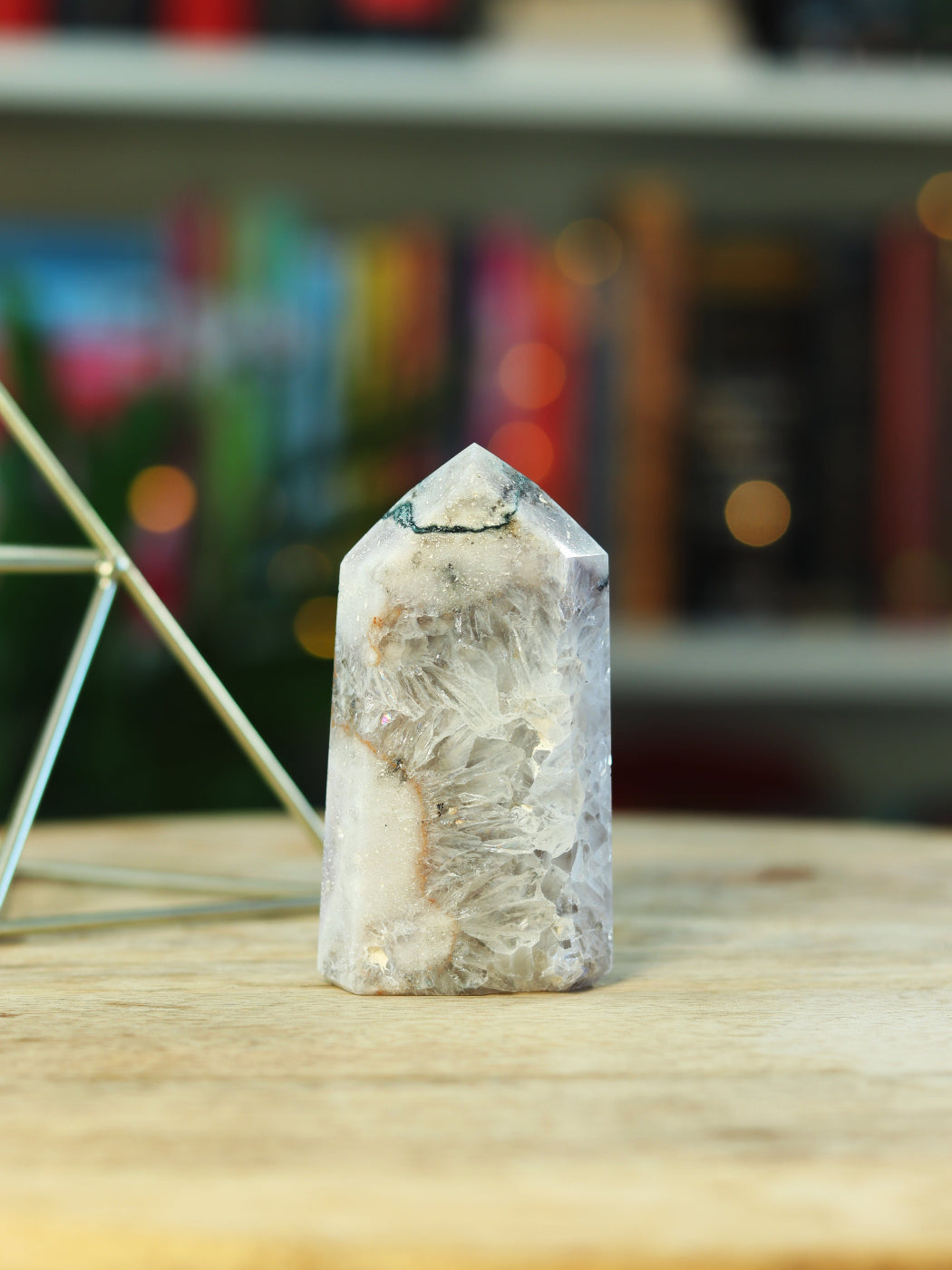 Groene Mosagaat steen met aardende energie — brengt rust, verbinding & natuurlijke flow.