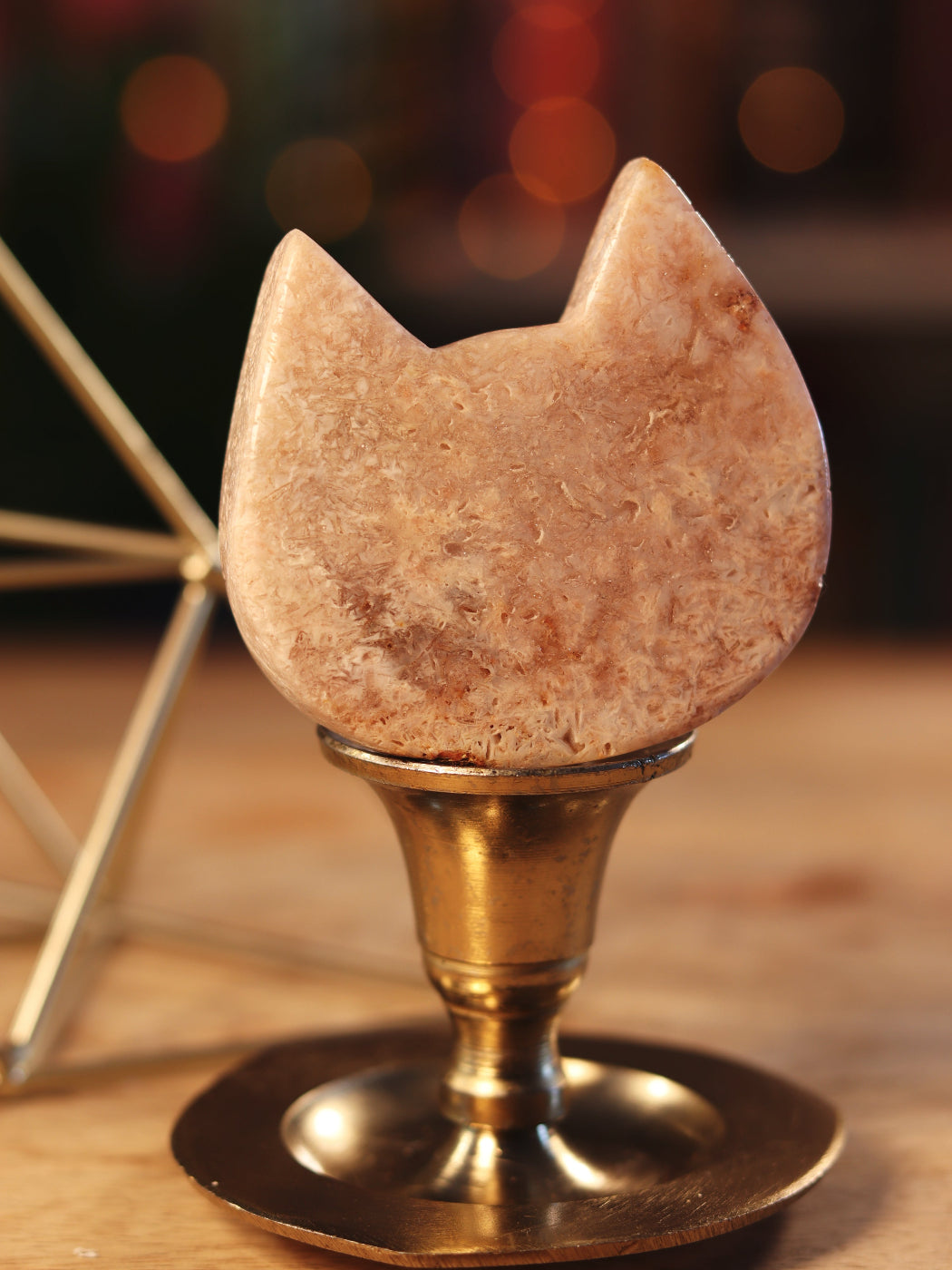 Zachte Pink Amethist gesneden in katvorm — intuïtief, speels & beschermend in je sacred space.