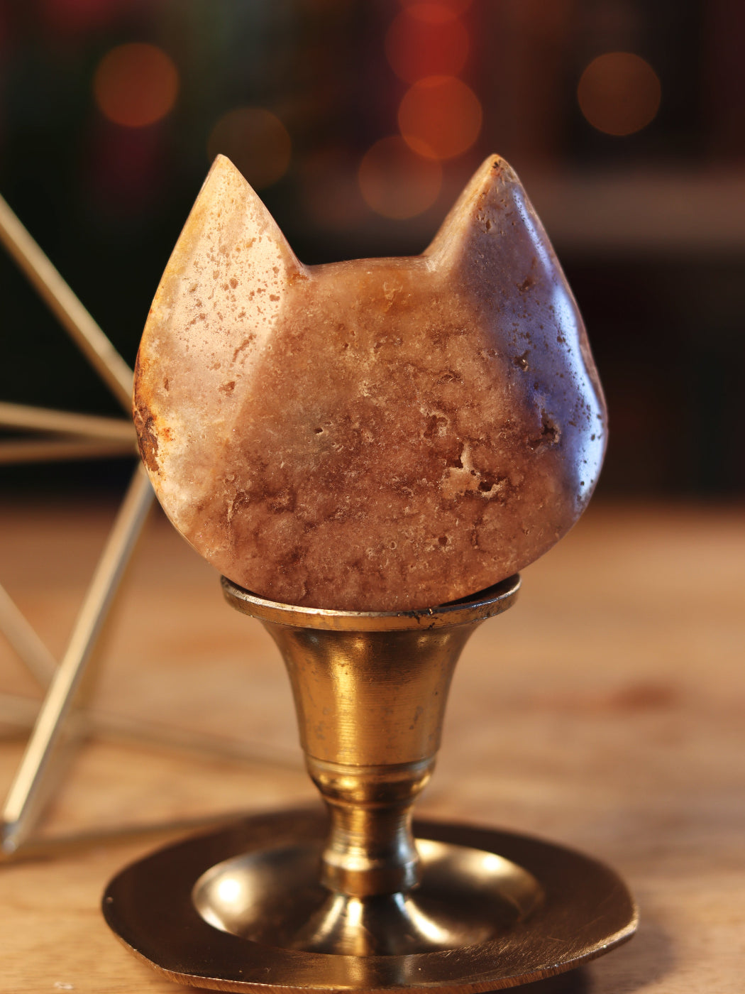 Zachte Pink Amethist gesneden in katvorm — intuïtief, speels & beschermend in je sacred space.