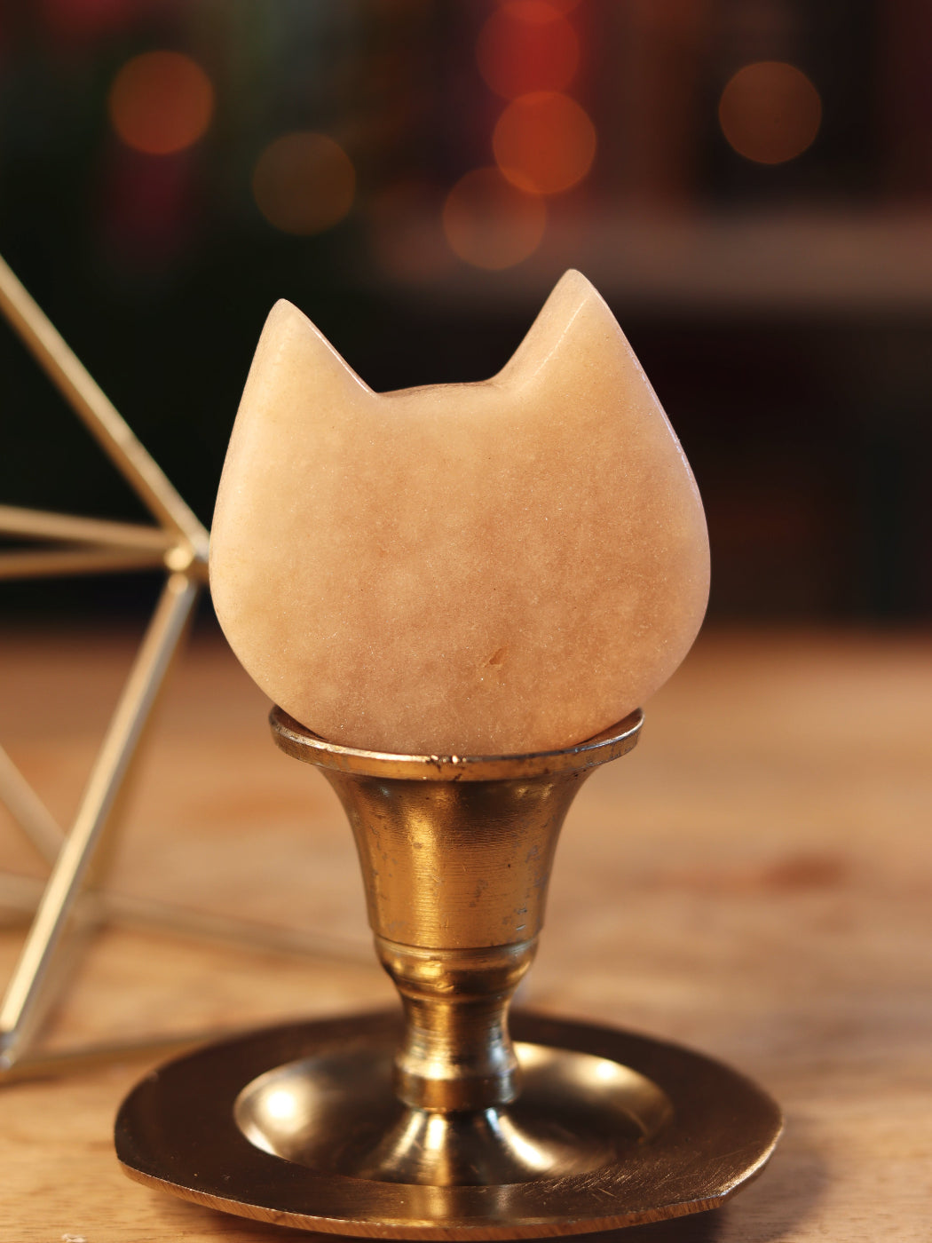 Zachte Pink Amethist gesneden in katvorm — intuïtief, speels & beschermend in je sacred space.