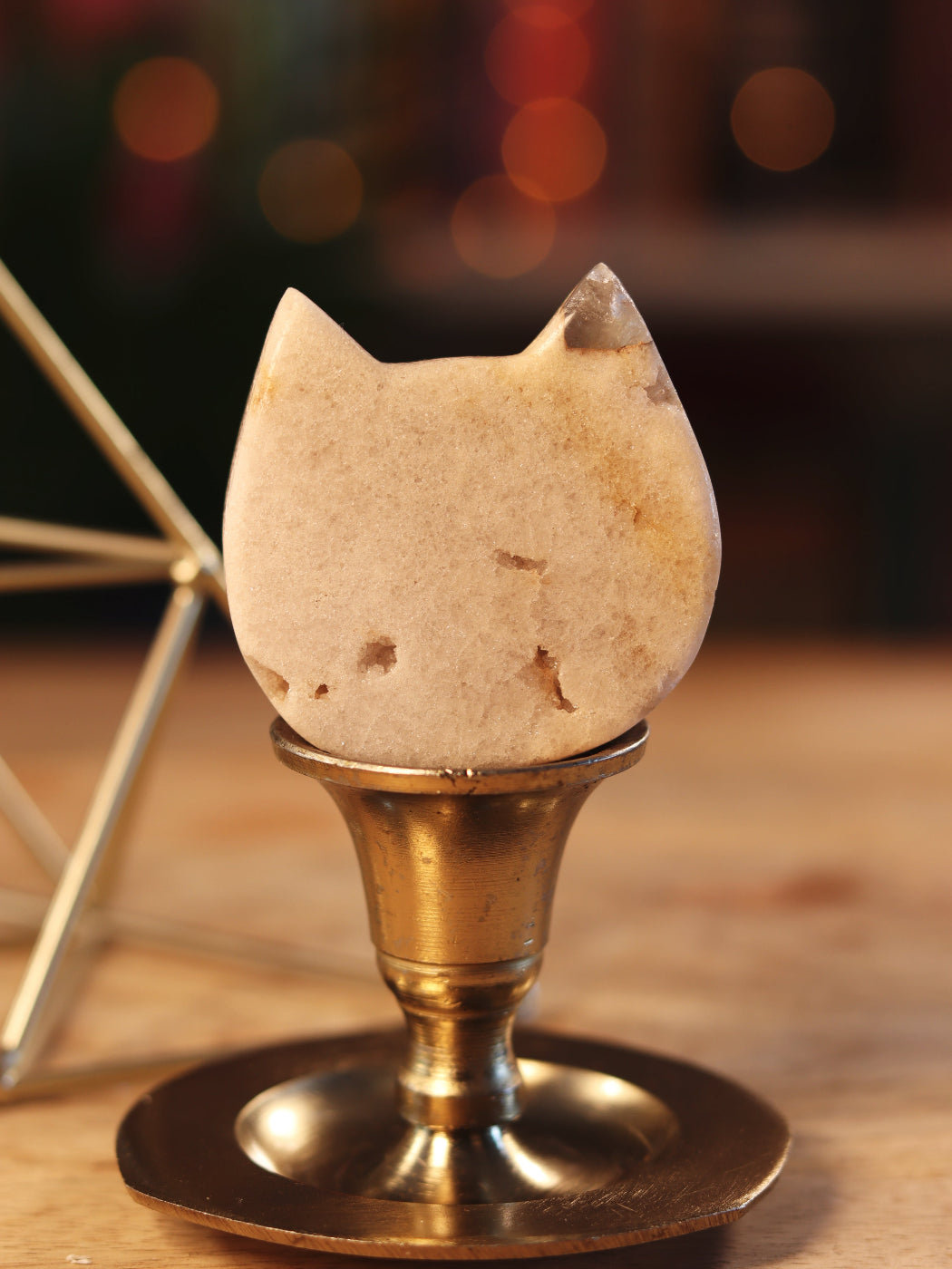 Zachte Pink Amethist gesneden in katvorm — intuïtief, speels & beschermend in je sacred space.