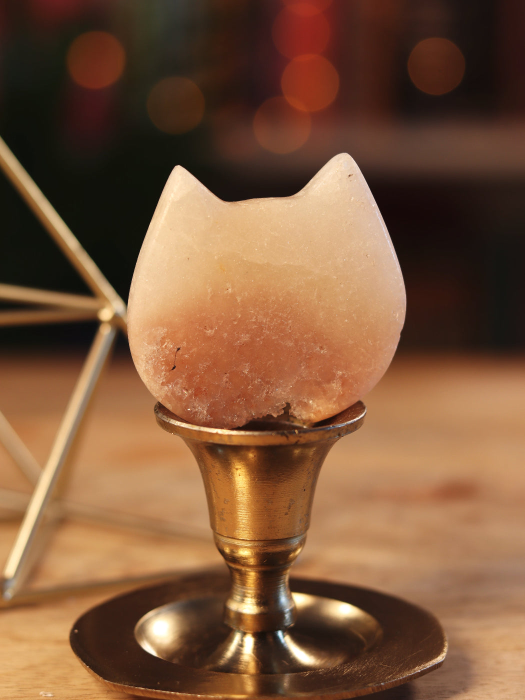 Zachte Pink Amethist gesneden in katvorm — intuïtief, speels & beschermend in je sacred space.